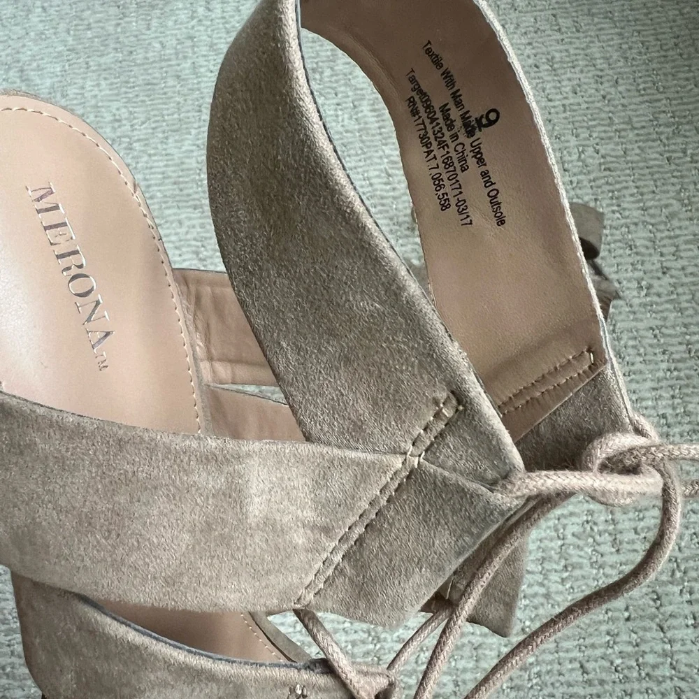 Tie up Tan Block Heel Sandals - Picture 2 of 7